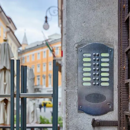 Triestehost - Via Torino شقة